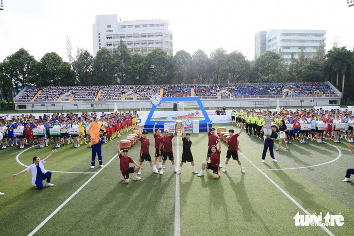 Sôi nổi khai mạc Giải Bóng đá công nhân, viên chức Việt Nam 2024 - Ảnh 3.